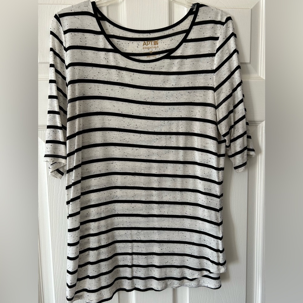 Apt. 9 3/4 sleeve top